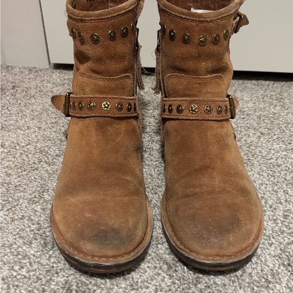 🐂 UGG Brown Tan Suede Studded Ankle Boots - Picture 2 of 8